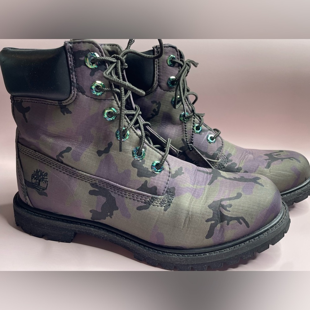 Timberland 6 Inch Premium Boots Women Purple Black Camo Iridescent Size 10